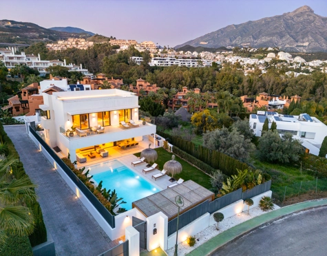 Villa en venta en La Cerquilla, Nueva Andalucia