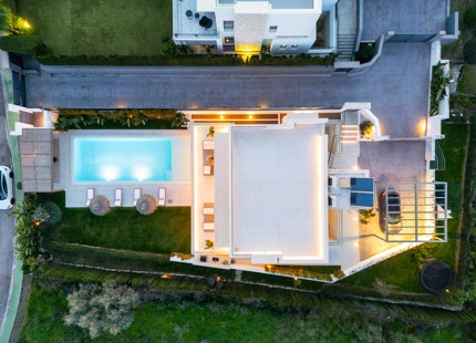 VILLA EXCEPCIONAL CON VISTAS IMPRESIONANTES EN NUEVA ANDALUCÍA
