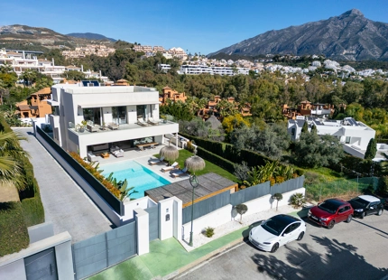 VILLA EXCEPCIONAL CON VISTAS IMPRESIONANTES EN NUEVA ANDALUCÍA