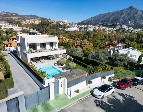 Villa en venta en La Cerquilla, Nueva Andalucia