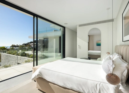 STUNNING LUXURY VILLA WITH INCREDIBLE FEATURES IN EL MADROÑAL