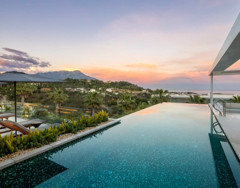 Villa for sale in El Madroñal, Benahavis