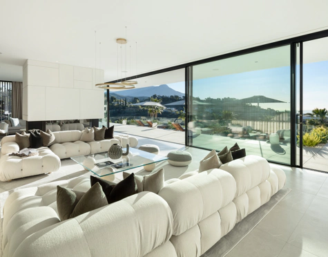 Villa for sale in El Madroñal, Benahavis