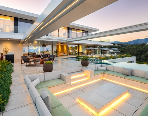 Villa for sale in El Madroñal, Benahavis