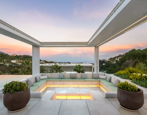 Villa for sale in El Madroñal, Benahavis