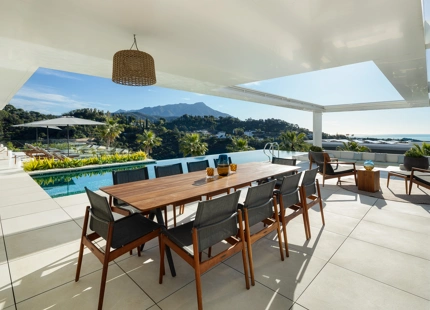 STUNNING LUXURY VILLA WITH INCREDIBLE FEATURES IN EL MADROÑAL