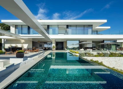 STUNNING LUXURY VILLA WITH INCREDIBLE FEATURES IN EL MADROÑAL
