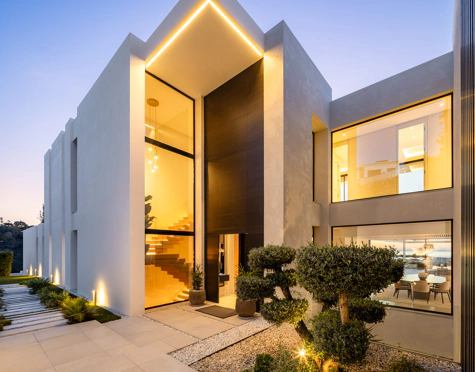 Villa for sale in El Madroñal, Benahavis