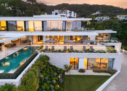 STUNNING LUXURY VILLA WITH INCREDIBLE FEATURES IN EL MADROÑAL