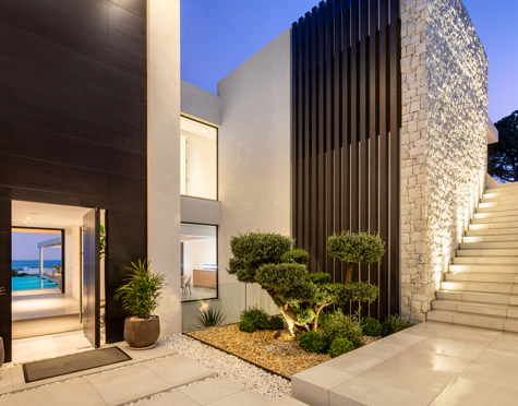 Villa for sale in El Madroñal, Benahavis