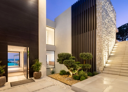 STUNNING LUXURY VILLA WITH INCREDIBLE FEATURES IN EL MADROÑAL