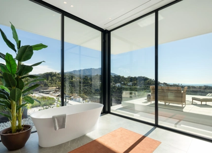 STUNNING LUXURY VILLA WITH INCREDIBLE FEATURES IN EL MADROÑAL