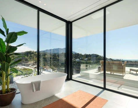 Villa for sale in El Madroñal, Benahavis