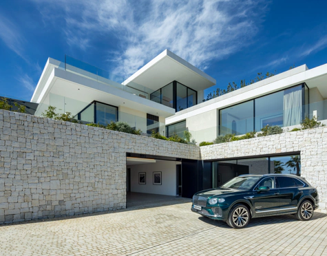 Villa for sale in El Madroñal, Benahavis