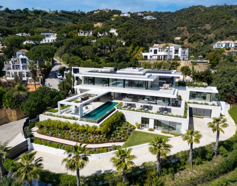 Villa for sale in El Madroñal, Benahavis