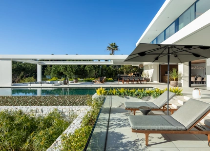 STUNNING LUXURY VILLA WITH INCREDIBLE FEATURES IN EL MADROÑAL