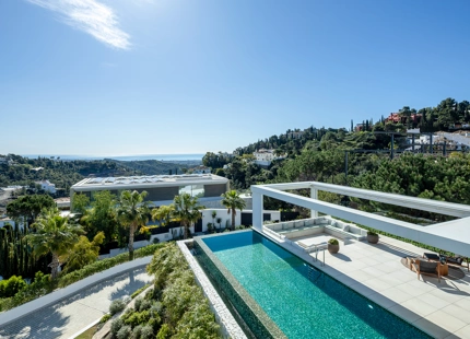 STUNNING LUXURY VILLA WITH INCREDIBLE FEATURES IN EL MADROÑAL