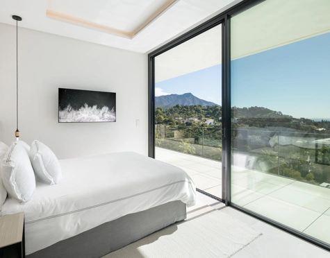 Villa for sale in El Madroñal, Benahavis