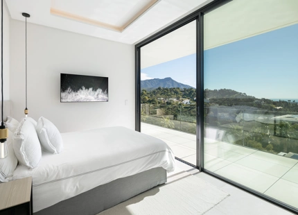 STUNNING LUXURY VILLA WITH INCREDIBLE FEATURES IN EL MADROÑAL