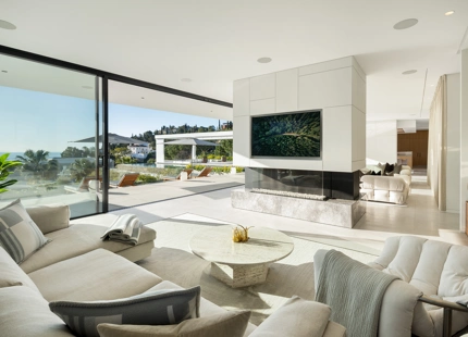 STUNNING LUXURY VILLA WITH INCREDIBLE FEATURES IN EL MADROÑAL