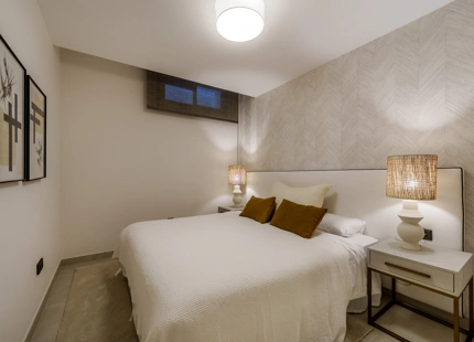 EXCEPCIONAL VILLA ADOSADA DE 5 DORMITORIOS EN MARBELLA EN VENTA