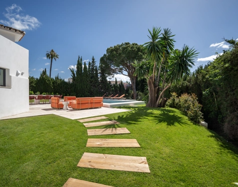 Villa en venta en Nueva Andalucia, Marbella