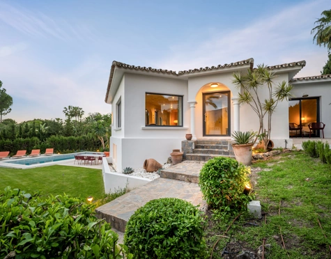 Villa en venta en Nueva Andalucia, Marbella