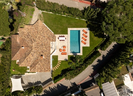 ELEGANTE VILLA EN NUEVA ANDALUCÍA EN VENTA
