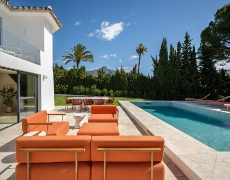 Villa en venta en Nueva Andalucia, Marbella