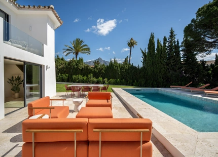 ELEGANTE VILLA EN NUEVA ANDALUCÍA EN VENTA
