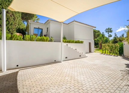 ELEGANTE VILLA EN NUEVA ANDALUCÍA EN VENTA