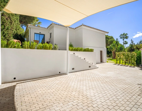 Villa en venta en Nueva Andalucia, Marbella