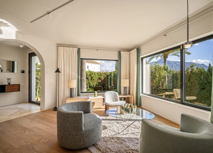 ELEGANTE VILLA EN NUEVA ANDALUCÍA EN VENTA