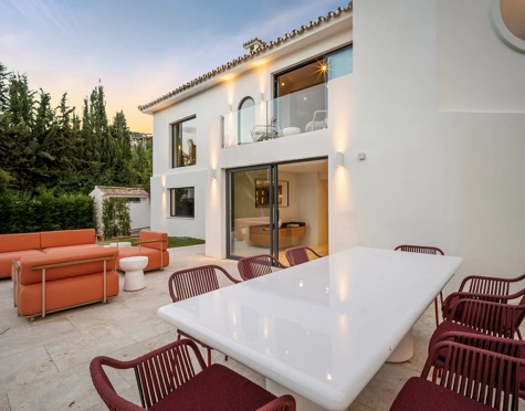 Villa en venta en Nueva Andalucia, Marbella