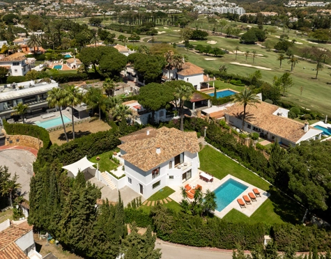Villa en venta en Nueva Andalucia, Marbella