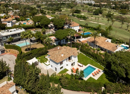 ELEGANTE VILLA EN NUEVA ANDALUCÍA EN VENTA