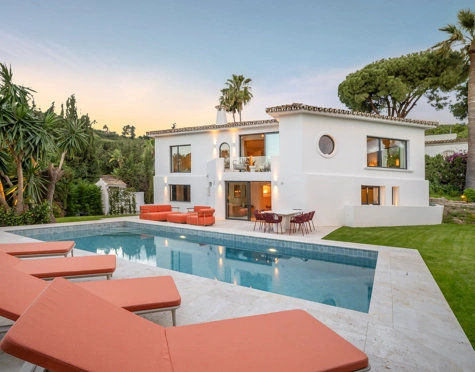 Villa en venta en Nueva Andalucia, Marbella