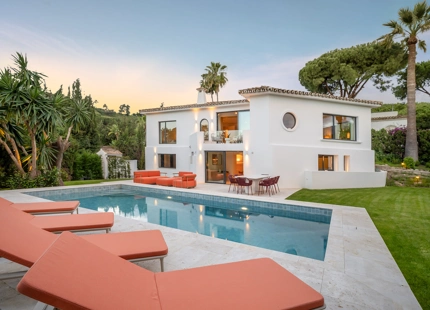 ELEGANTE VILLA EN NUEVA ANDALUCÍA EN VENTA