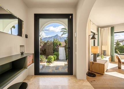 ELEGANTE VILLA EN NUEVA ANDALUCÍA EN VENTA