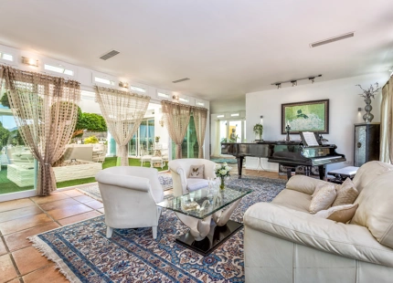 EXCEPCIONAL Y ENCANTADORA VILLA EN VENTA EN ESTEPONA