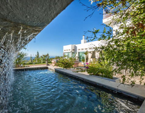 Villa for sale in Altos de Estepona