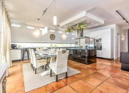 EXCEPCIONAL Y ENCANTADORA VILLA EN VENTA EN ESTEPONA