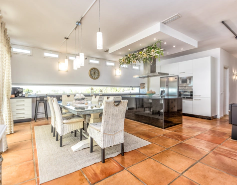 Villa for sale in Altos de Estepona