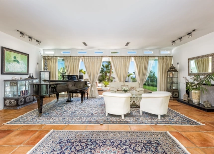 EXCEPCIONAL Y ENCANTADORA VILLA EN VENTA EN ESTEPONA
