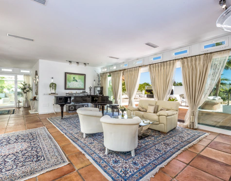 Villa for sale in Altos de Estepona