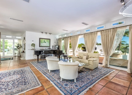 EXCEPCIONAL Y ENCANTADORA VILLA EN VENTA EN ESTEPONA