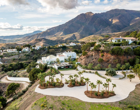 Villa for sale in Altos de Estepona