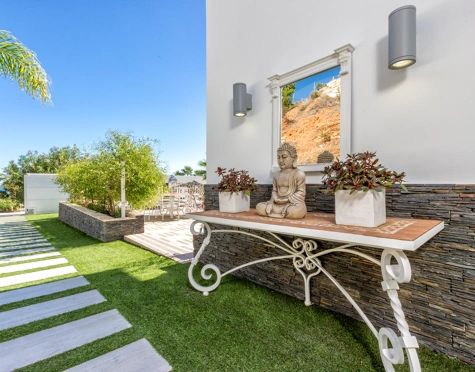 Villa for sale in Altos de Estepona