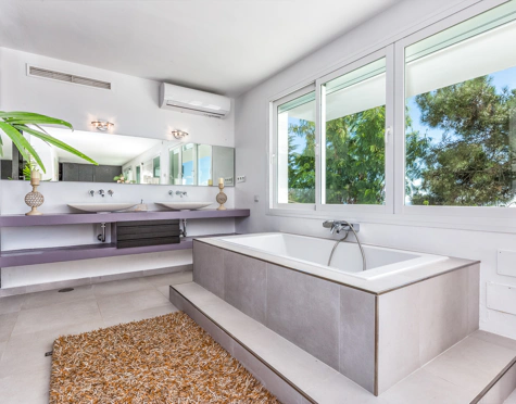 Villa for sale in Altos de Estepona