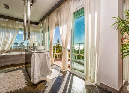 EXCEPCIONAL Y ENCANTADORA VILLA EN VENTA EN ESTEPONA